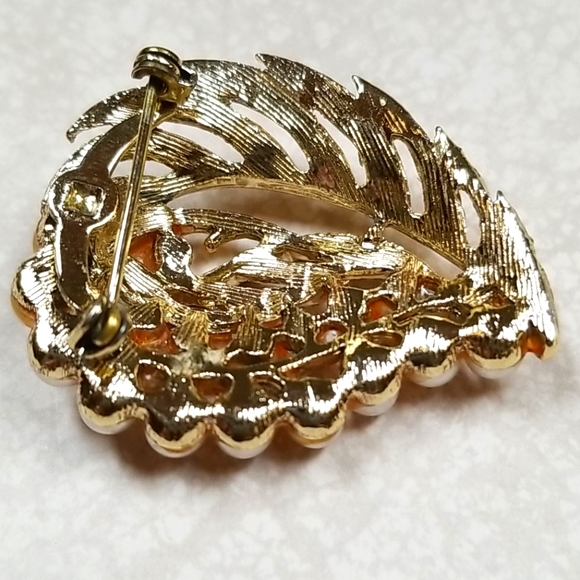 Vintage 1950s Mid Century Faux Pearl Goldtone Brooch Pin - Picture 7 of 13